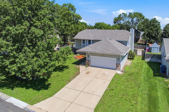 218 E Oak Meadows Rd, Derby, KS 67037