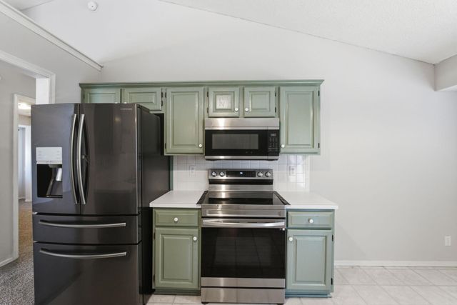 218 E Oak Meadows Rd, Derby, KS 67037