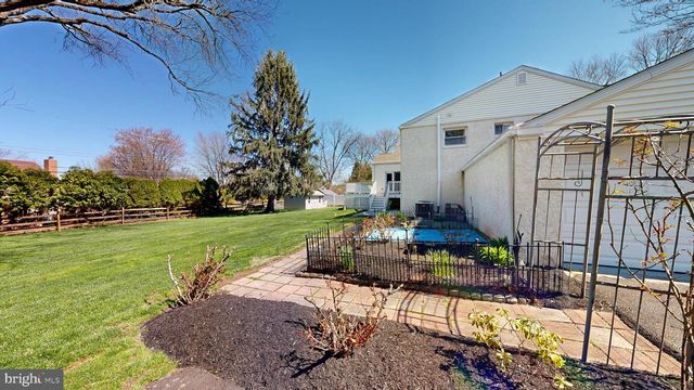 14 N FORGE MANOR DR, Phoenixville, PA 19460