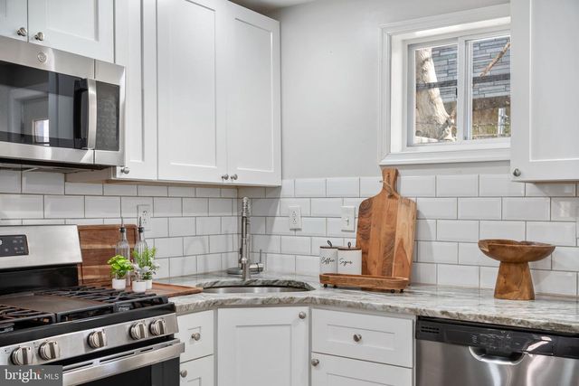 1543 S BAILEY ST, Philadelphia, PA 19146