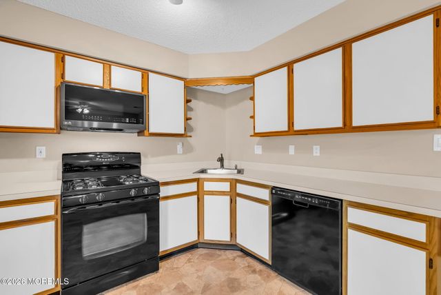 19 Remington Drive 3, Freehold, NJ 07728
