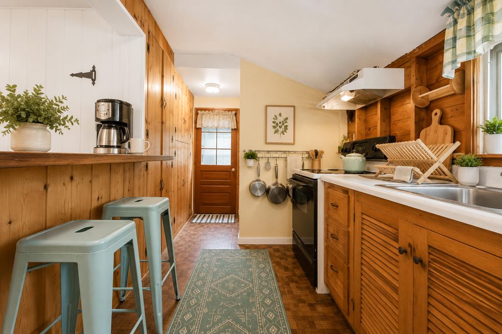 384 Pleasant Avenue, Portland, ME 04108 — photo 4