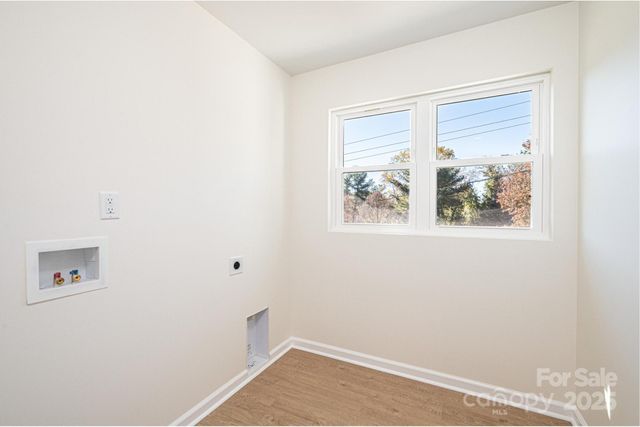 1449 4th Street SW, Hickory, NC 28602