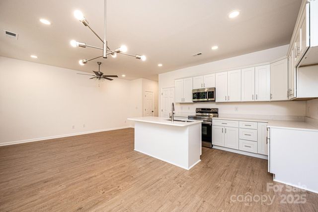 1449 4th Street SW, Hickory, NC 28602