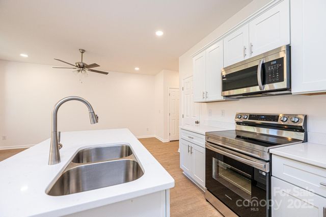 1449 4th Street SW, Hickory, NC 28602