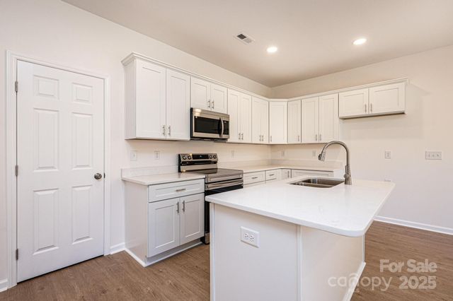 1449 4th Street SW, Hickory, NC 28602