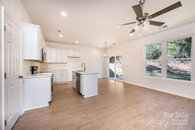 1449 4th Street SW, Hickory, NC 28602