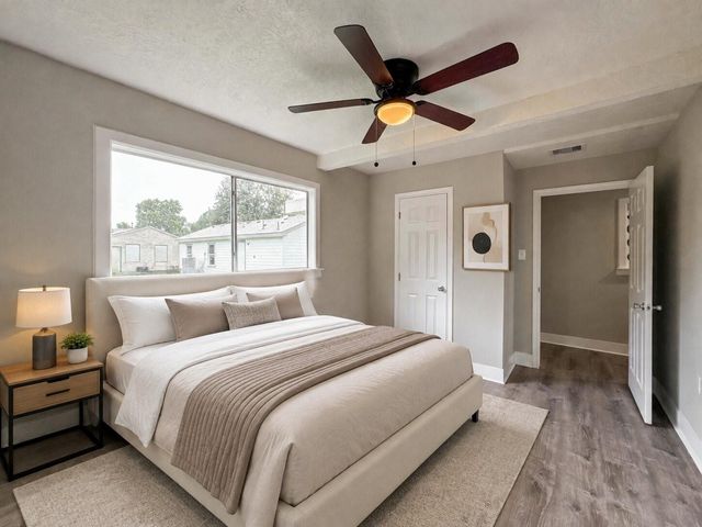 121 Lake Road, La Marque, TX 77568