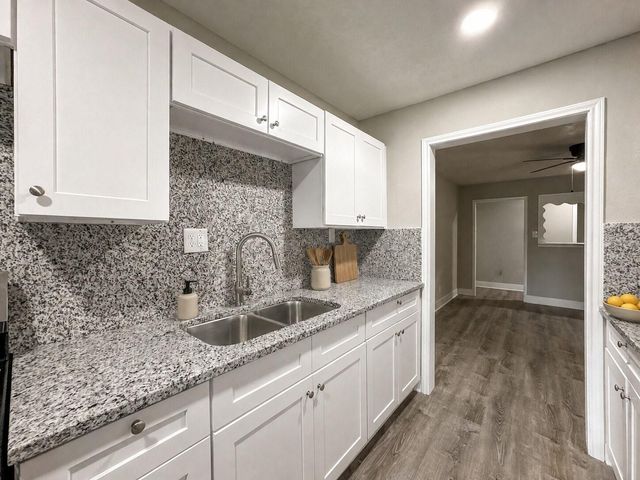 121 Lake Road, La Marque, TX 77568