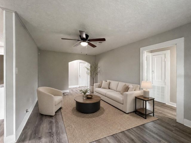121 Lake Road, La Marque, TX 77568