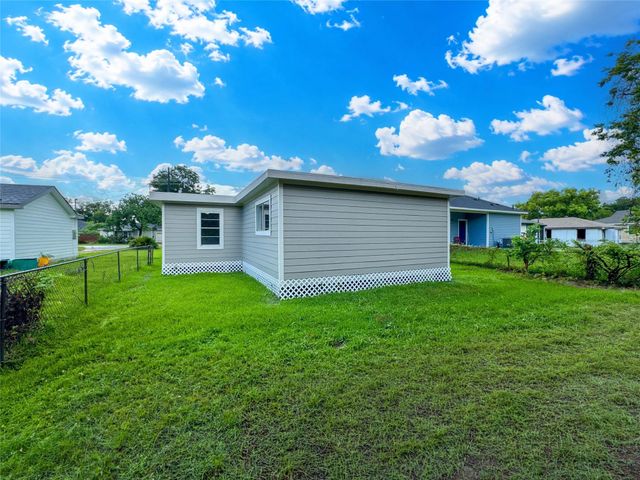 121 Lake Road, La Marque, TX 77568