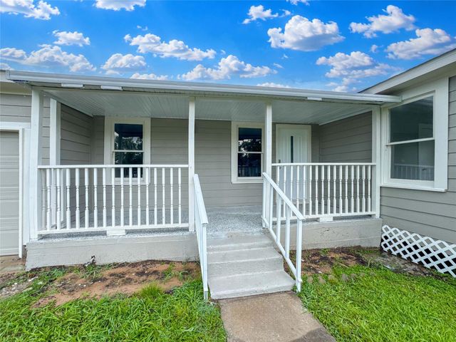 121 Lake Road, La Marque, TX 77568