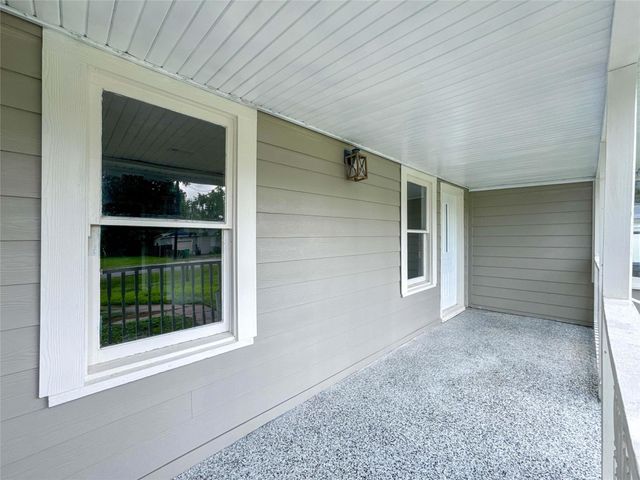 121 Lake Road, La Marque, TX 77568