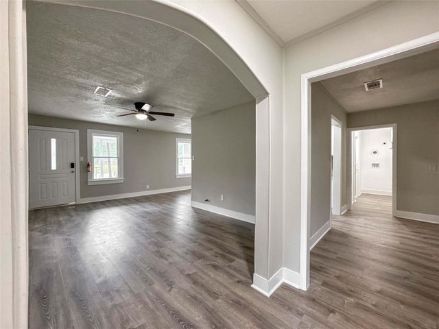 121 Lake Road, La Marque, TX 77568