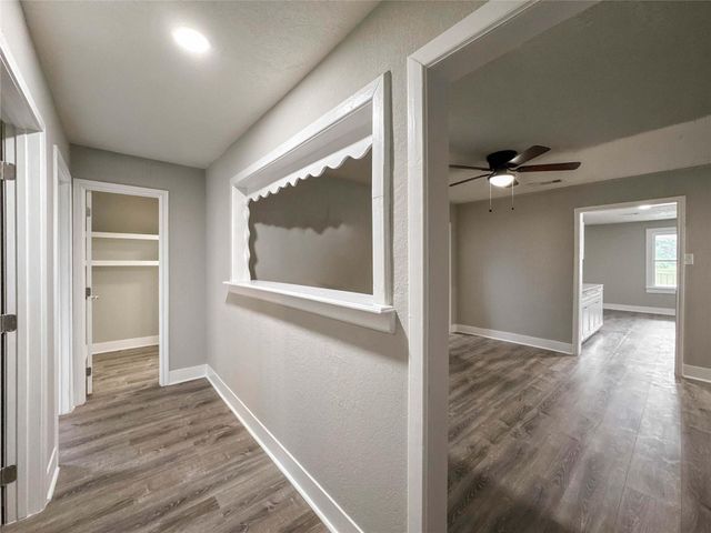 121 Lake Road, La Marque, TX 77568