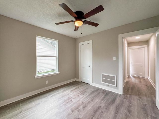 121 Lake Road, La Marque, TX 77568