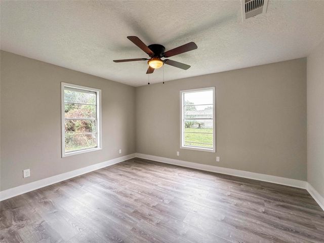 121 Lake Road, La Marque, TX 77568