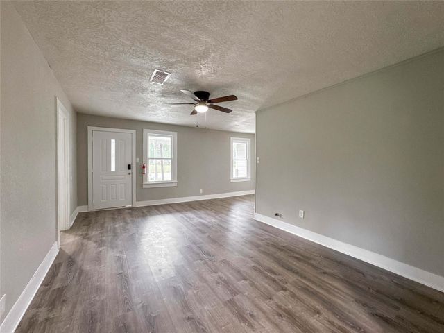 121 Lake Road, La Marque, TX 77568