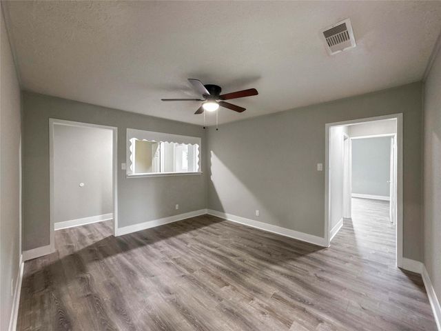 121 Lake Road, La Marque, TX 77568