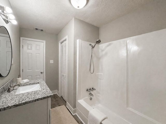 121 Lake Road, La Marque, TX 77568