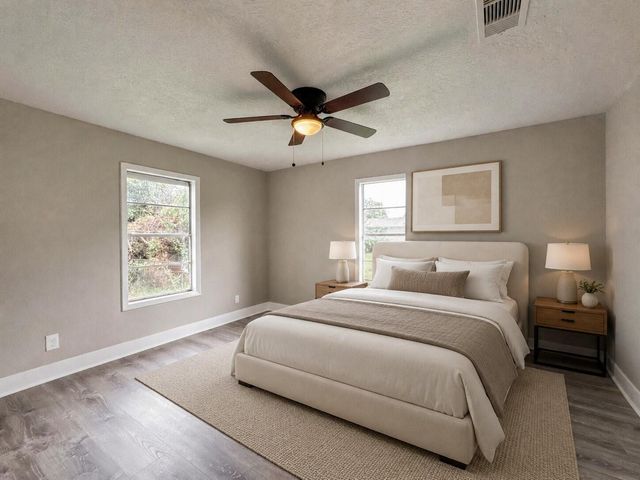 121 Lake Road, La Marque, TX 77568