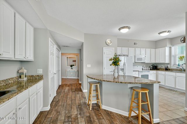 2228 Beach Drive, 401, Gulfport, MS 39507