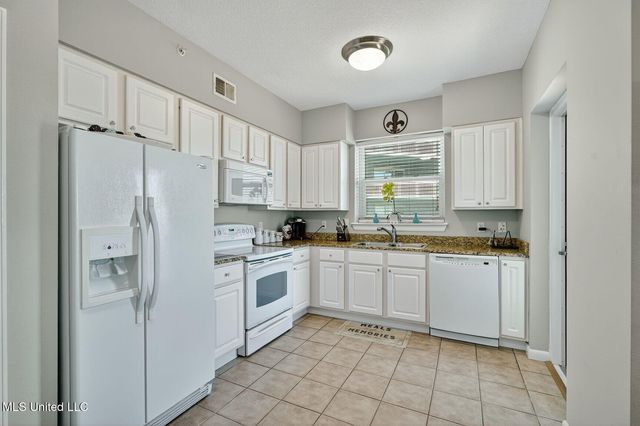 2228 Beach Drive, 401, Gulfport, MS 39507