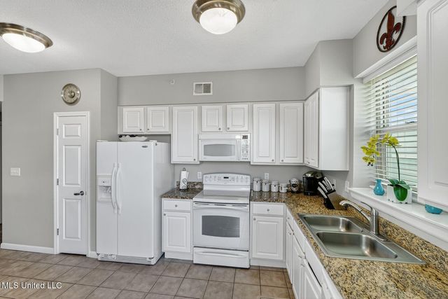 2228 Beach Drive, 401, Gulfport, MS 39507