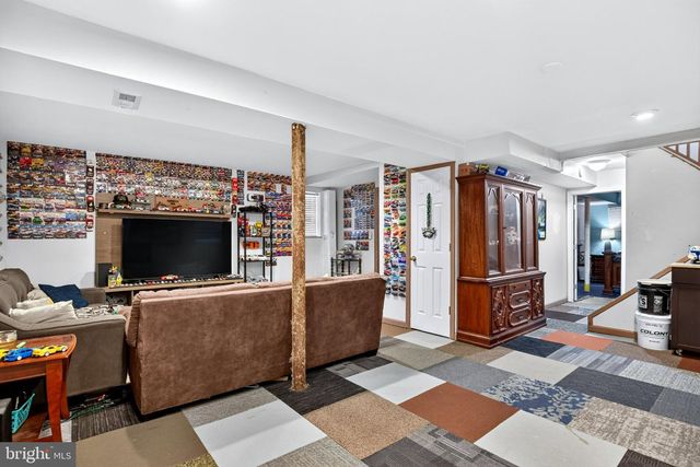 15 LYNN DR, Sicklerville, NJ 08081