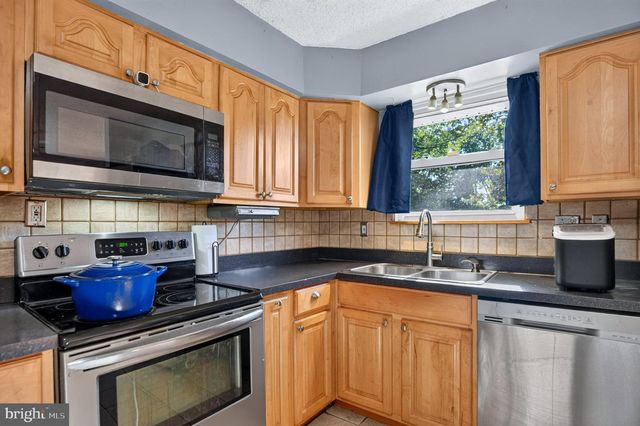15 LYNN DR, Sicklerville, NJ 08081