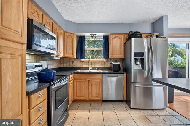 15 LYNN DR, Sicklerville, NJ 08081