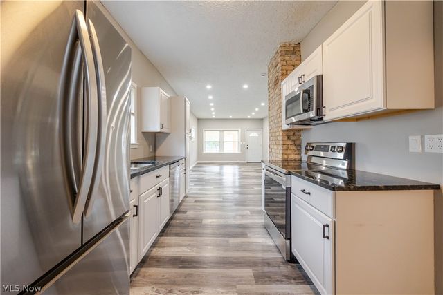 3282 W 38th Street, Cleveland, OH 44109