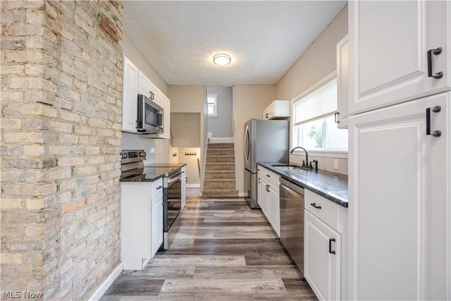 3282 W 38th Street, Cleveland, OH 44109