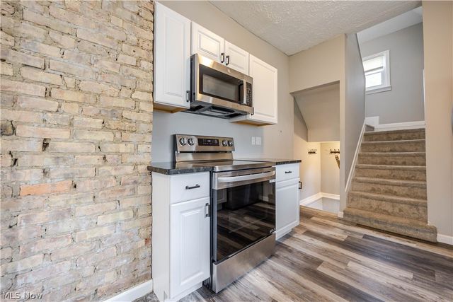 3282 W 38th Street, Cleveland, OH 44109
