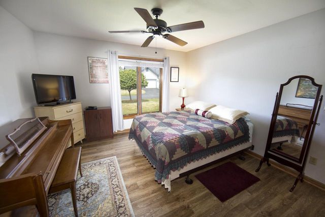 984 Bay View CIRCLE, Mukwonago, WI 53149