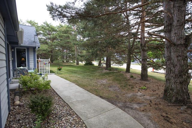 984 Bay View CIRCLE, Mukwonago, WI 53149
