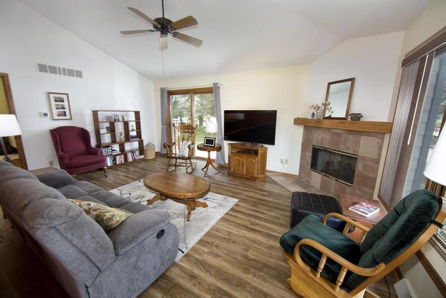 984 Bay View CIRCLE, Mukwonago, WI 53149