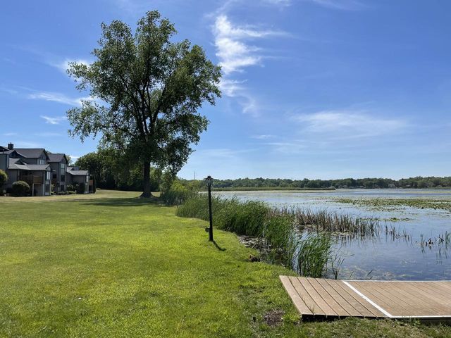 984 Bay View CIRCLE, Mukwonago, WI 53149
