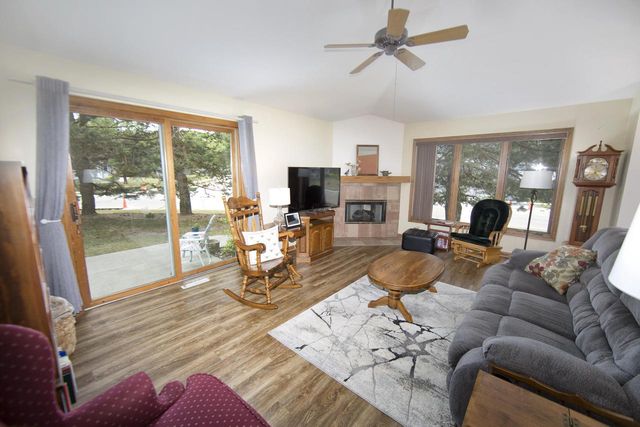 984 Bay View CIRCLE, Mukwonago, WI 53149
