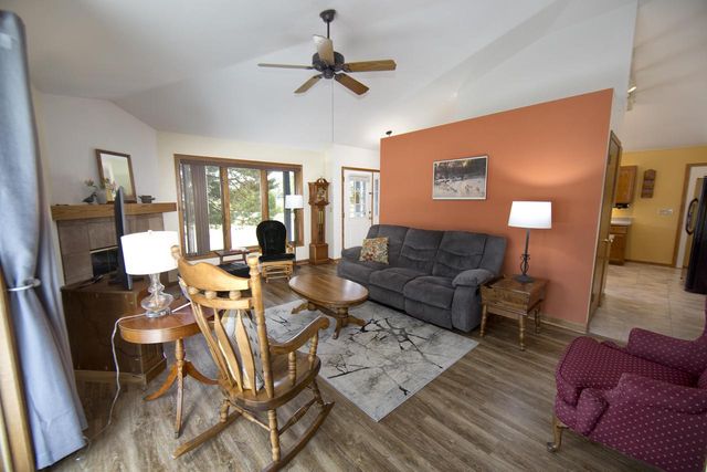984 Bay View CIRCLE, Mukwonago, WI 53149