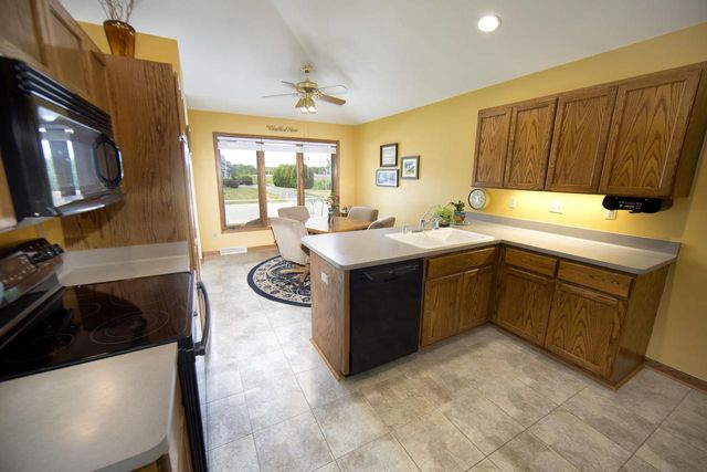 984 Bay View CIRCLE, Mukwonago, WI 53149