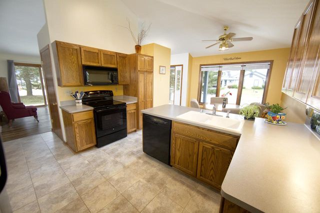 984 Bay View CIRCLE, Mukwonago, WI 53149