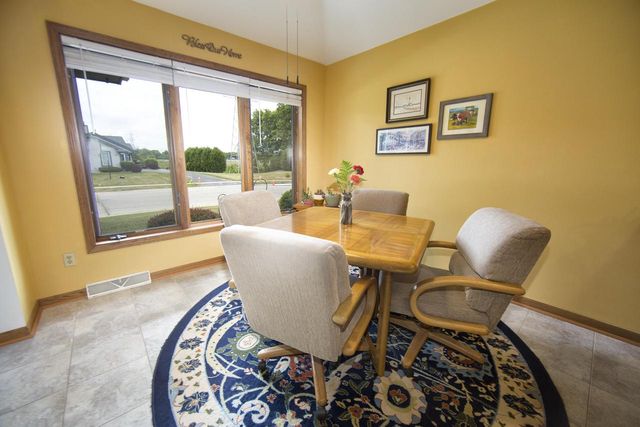 984 Bay View CIRCLE, Mukwonago, WI 53149