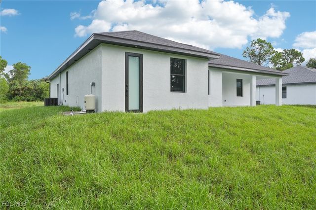 872 Spaulding ST E, Lehigh Acres, FL 33974