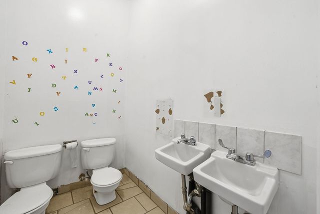 222 E 61st Street, Chicago, IL 60637