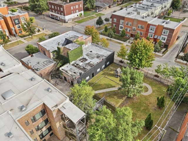 222 E 61st Street, Chicago, IL 60637