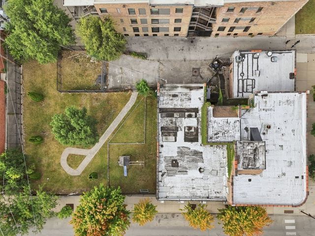 222 E 61st Street, Chicago, IL 60637