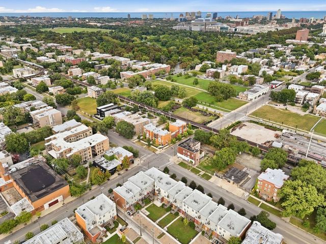 222 E 61st Street, Chicago, IL 60637