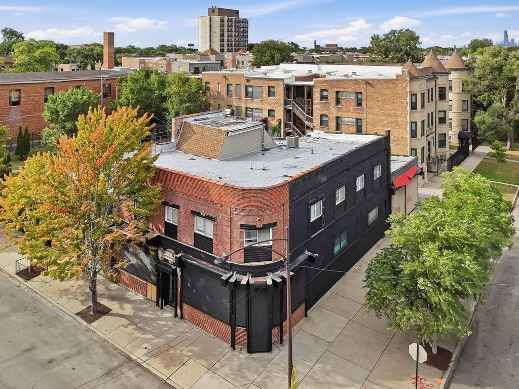 222 E 61st Street, Chicago, IL 60637