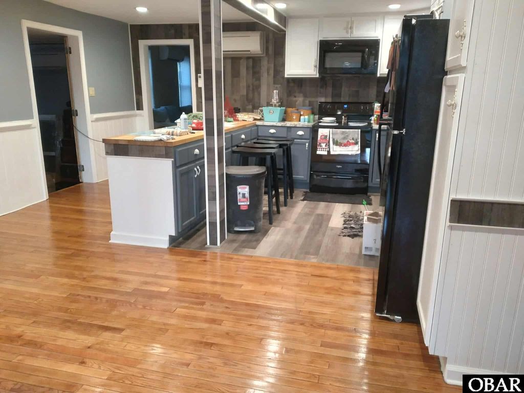 Image 6 of property listing at 524 Aydlett Road, Aydlett, NC 27916